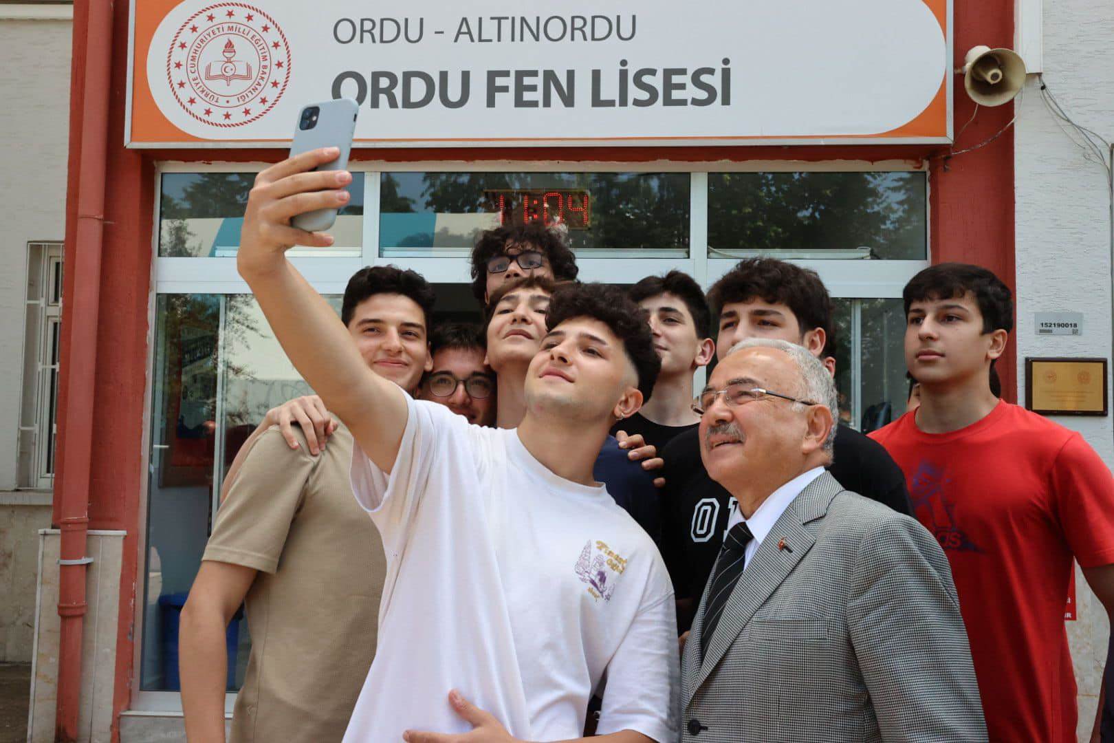 BAŞKAN HİLMİ GÜLER, LİSE ÖĞRENCİLERİ İLE BULUŞTU